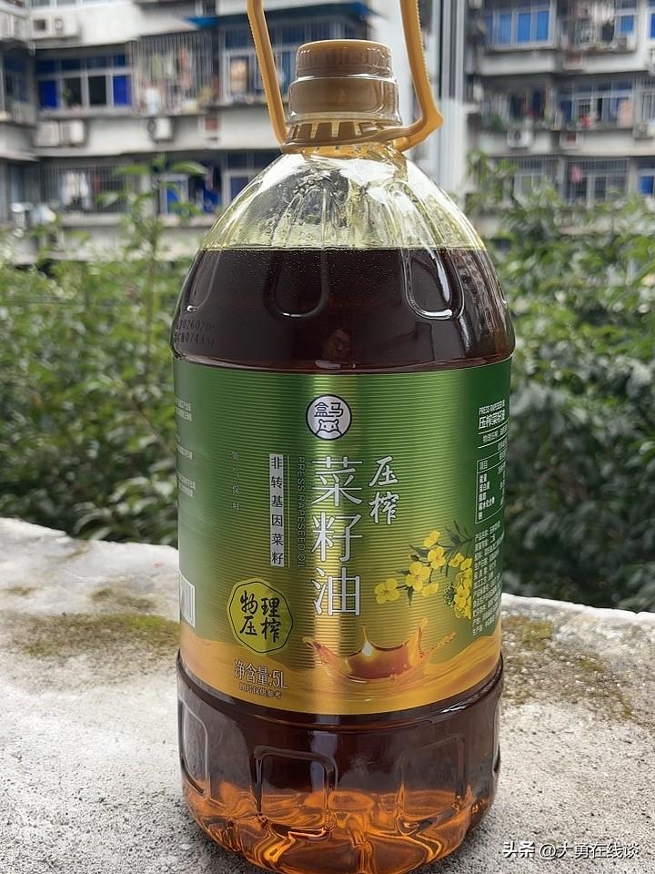 在很多平台都买过菜籽油，只有在盒马买的有一股菜籽香味，炒出来的菜确实很香，特别是