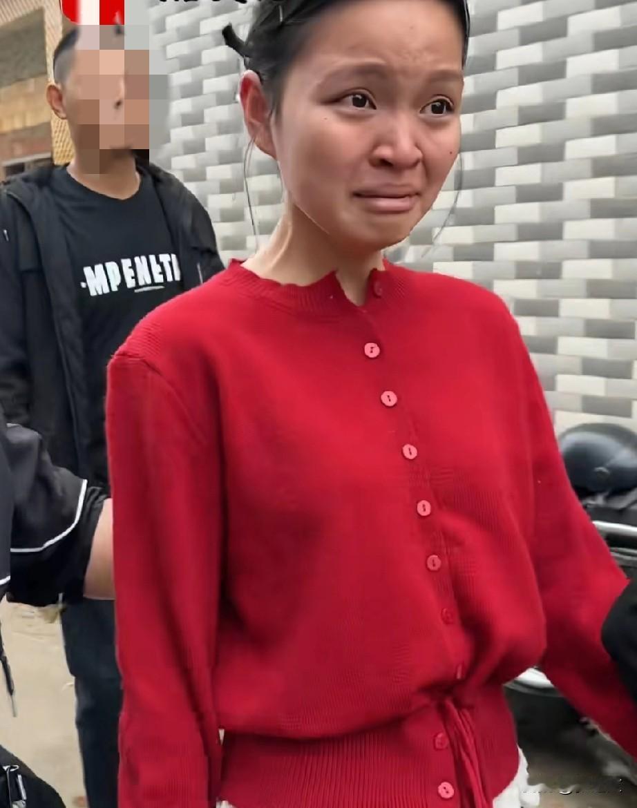 妈祖哭的很伤心，以前是看到百姓们的感动而哭，这次是委屈的哭，她真的是不一样的，心