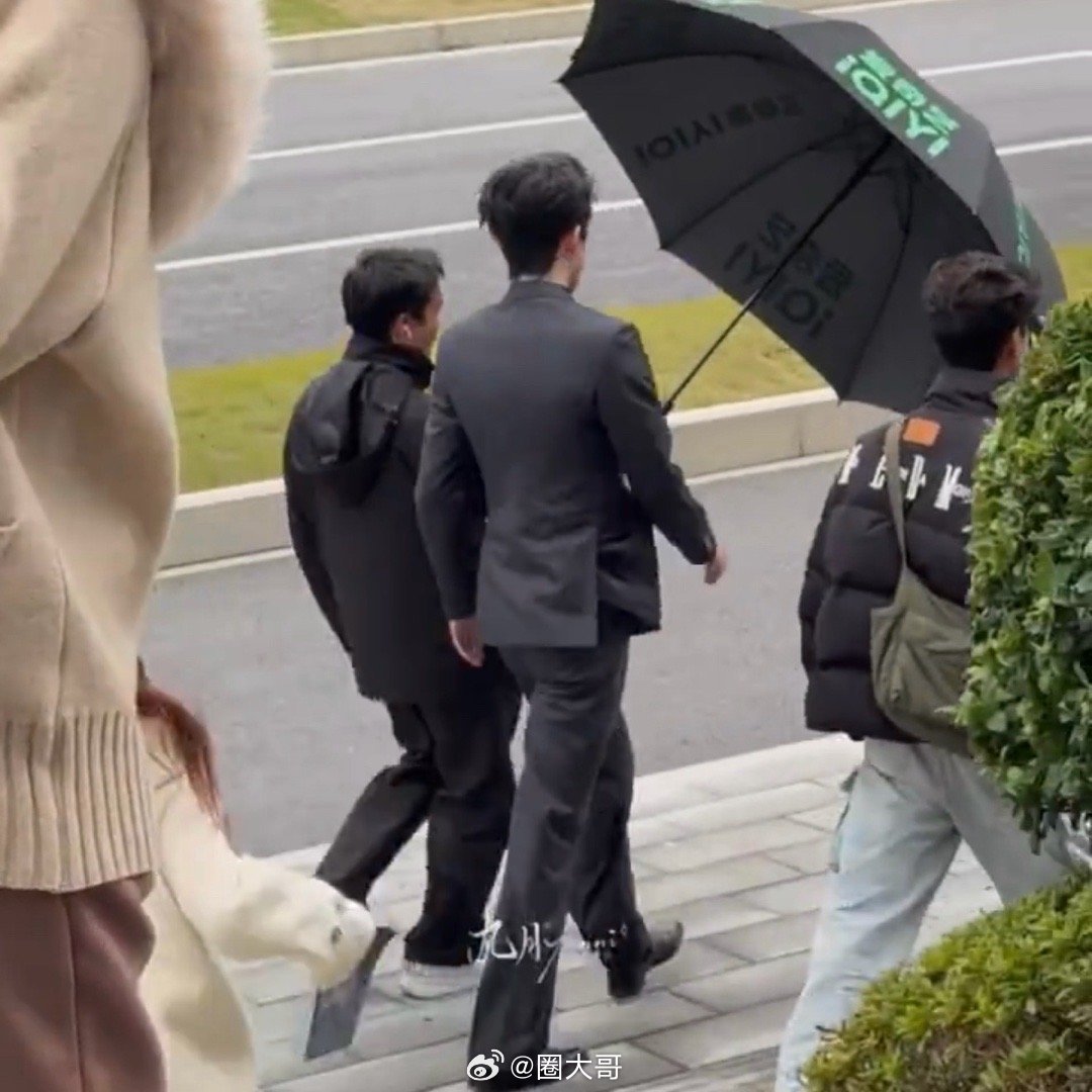 不二之臣敖瑞鹏新路透 敖瑞鹏又一次让我忍不住哇塞了啊！敖瑞鹏在电视剧《不二之臣》