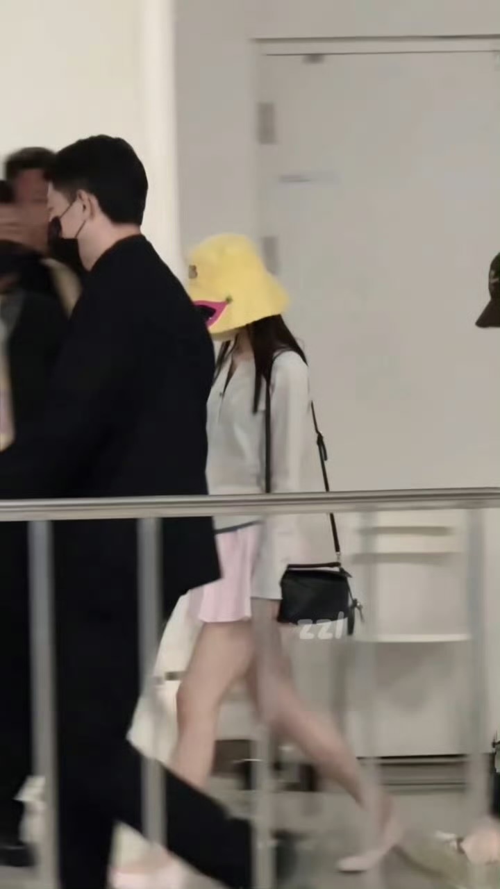 亲自送花给婧仪威龙的小嘟嘟🥺陈都灵去给宋威龙张婧仪追剧团送花
