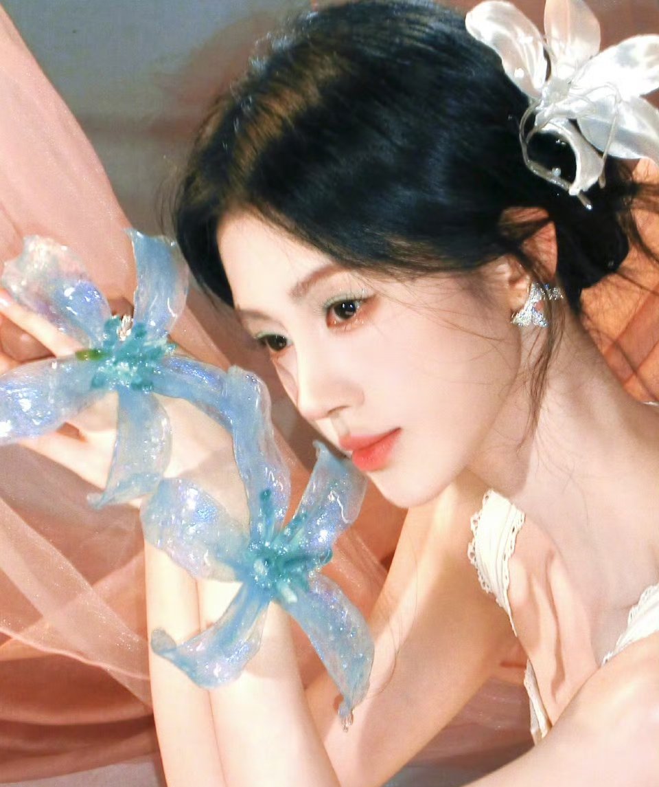 鞠婧祎～～鞠婧祎知道被P成孙悟空鞠婧祎 ​​​