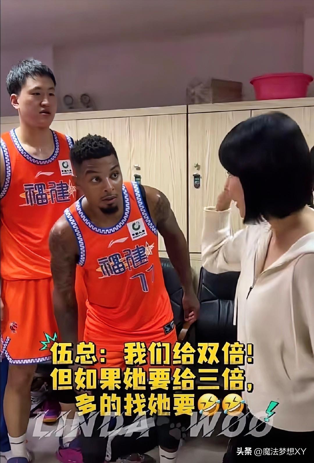 福建男篮这次算是在主场赢麻了
不是他们赢了阵容豪华的北京男篮
也不是他们取得了3