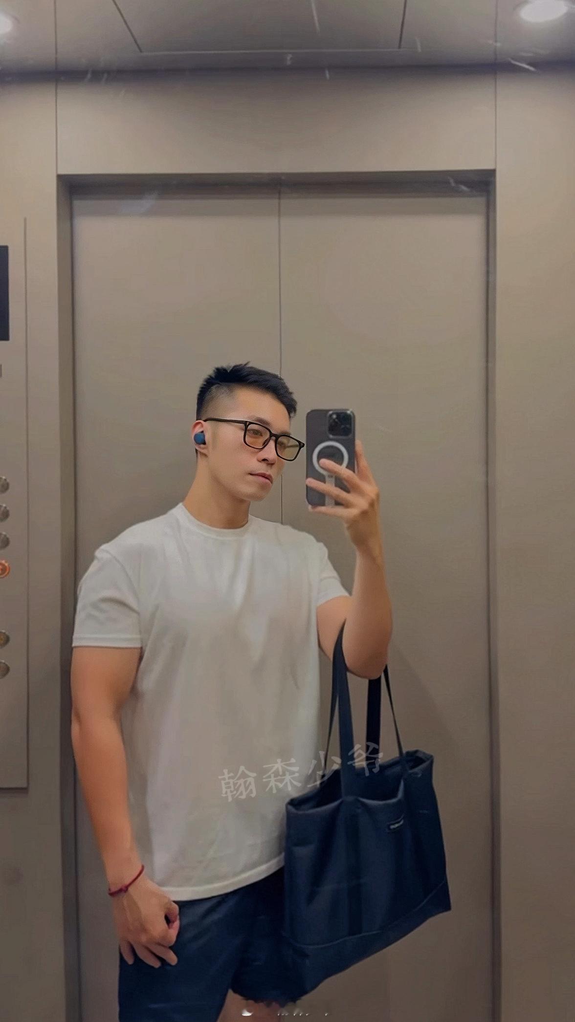 终于下班了楼梯口见🫦 ​​​