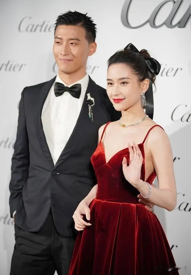 不可能吧！窦骁是图何超莲的钱？
他俩在一起也是几年才结婚的，女方出生在精明的家庭