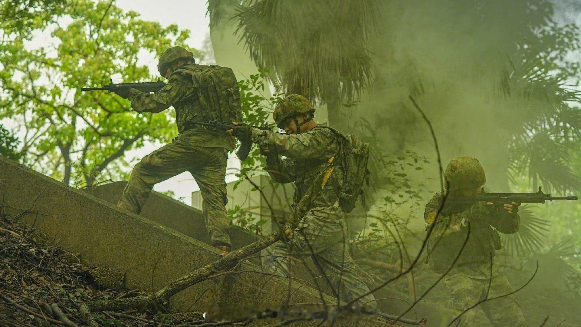 关于绿军装下的等待  【硬核出击！空军官兵练兵现场高燃大片】近日，空军某部在某地