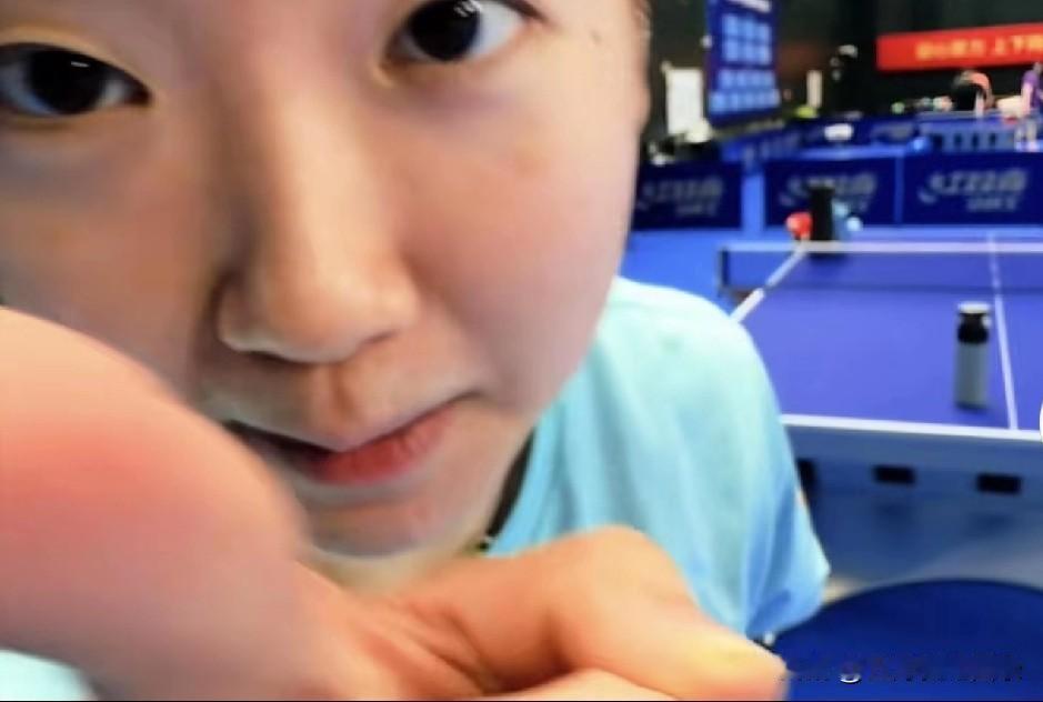 翔哥发视频了，
莎莎居然敢指着翔哥，
好像在威胁翔哥
“你再给我出难题，我就不练