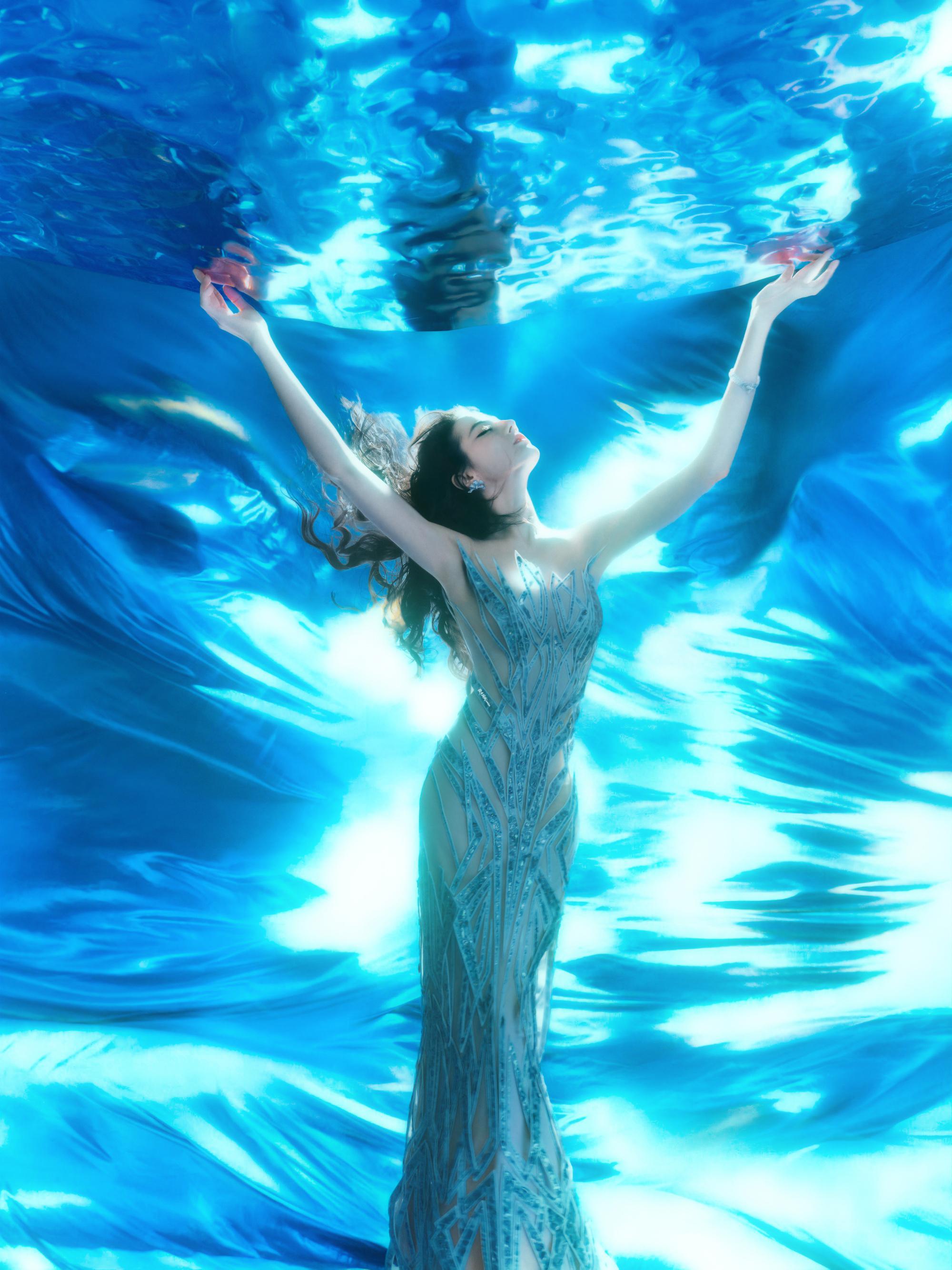 深海人鱼公主💙🩵迪丽热巴迪奥品牌大使|以为迪丽热巴要媚原来衣服挂到了88梅尼