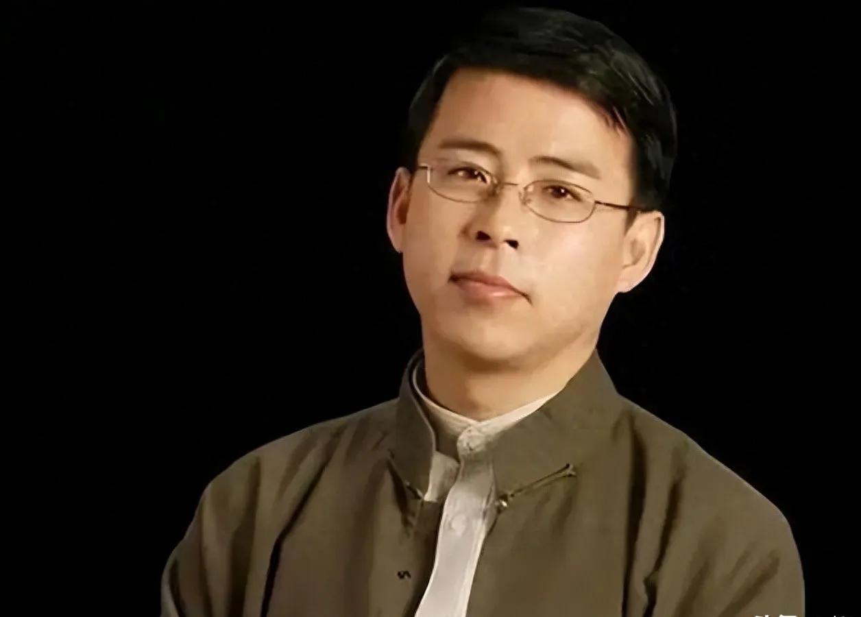 阿丘应该为2020年那条微博道歉。这不是一句“翻了篇”就能带过的事。

他当时说