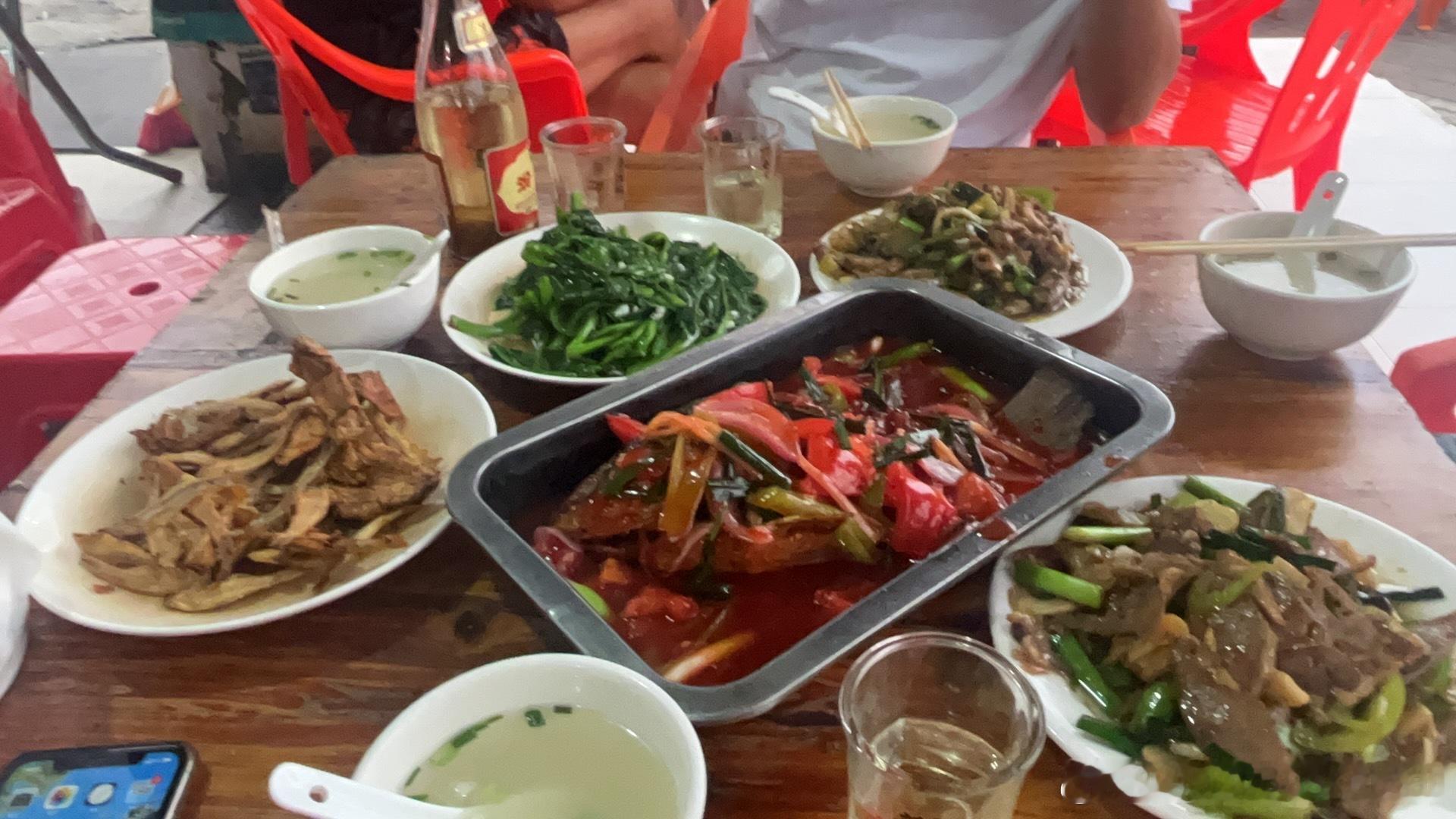 路边小排档走起，吹吹水聊聊天