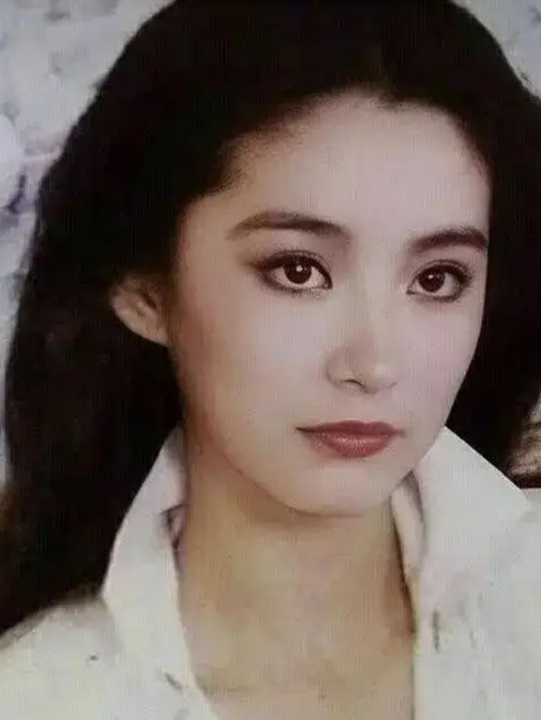 在我眼里以下的十位明星最美丽
10.李沁
9.刘亦菲
8.赵丽颖
7.倪妮
6.