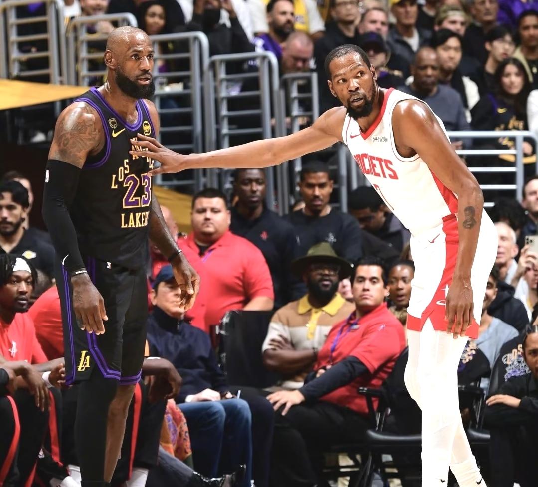 火箭还有戏，他们客战湖人胜率有50%。如果拿下这场，0-3翻盘不是梦。

明天上