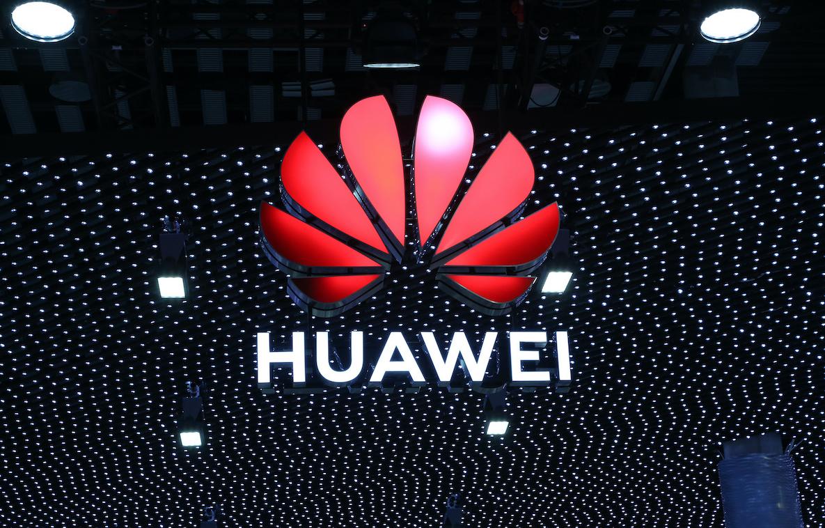 很多人还在嘴硬！

这不，被华为打脸了吧？

华为年度报告显示，2023年全球营