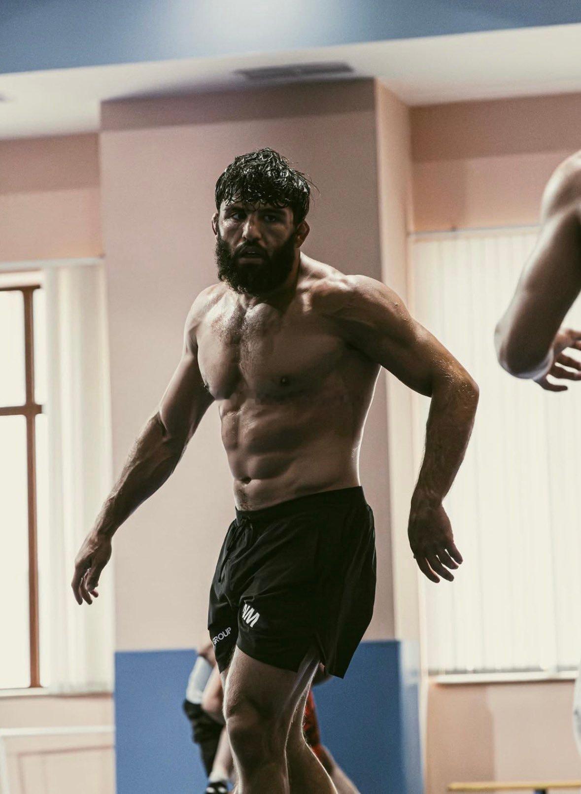 阿尔曼-萨鲁基安(Arman Tsarukyan）目前的体型UFC上海 王聪VS