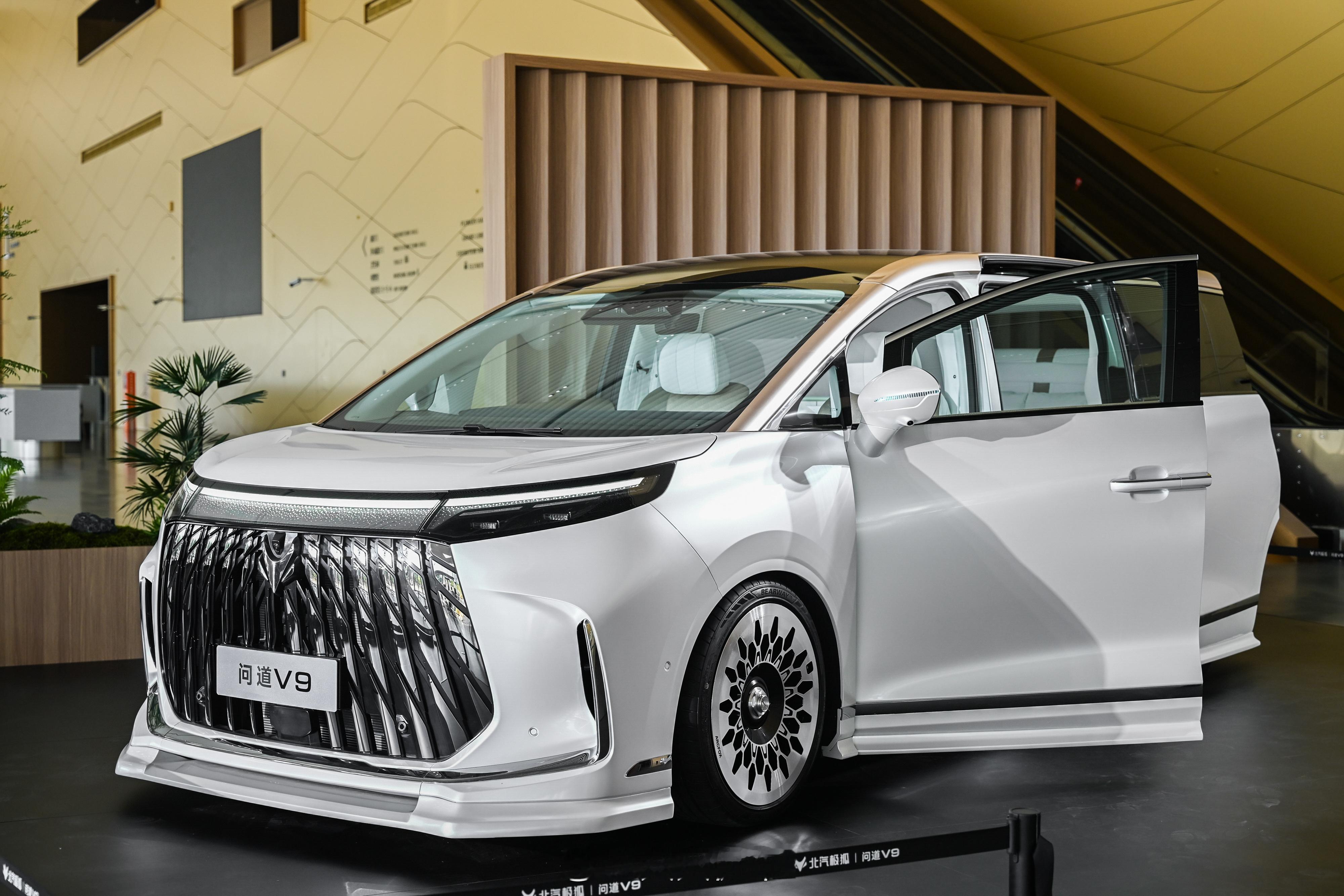 MPV欠大家一个防滚梁一直以来，不少传统MPV在车身结构安全上存在短板，翻滚、侧