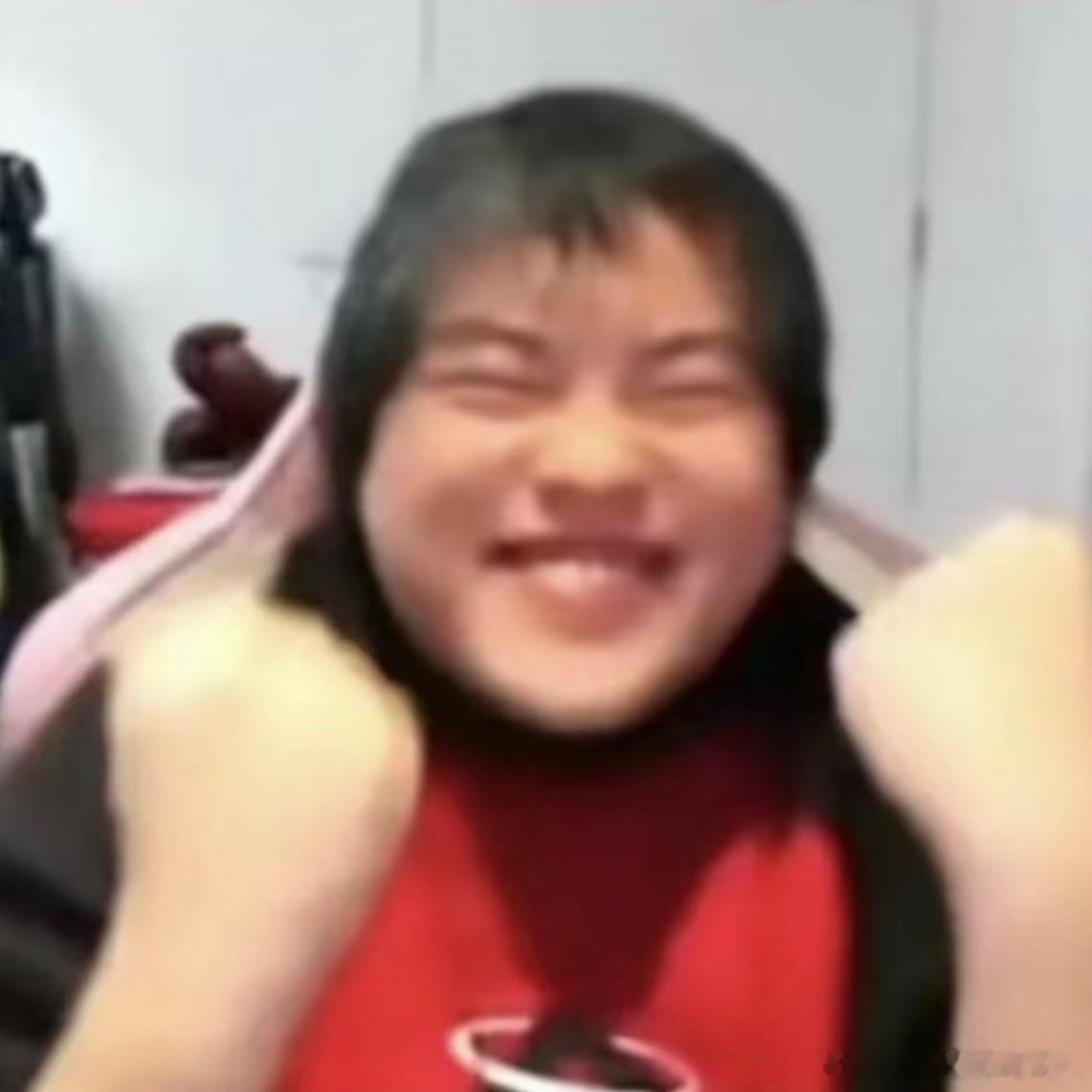 看到底下热评都是自己人我就安心了 