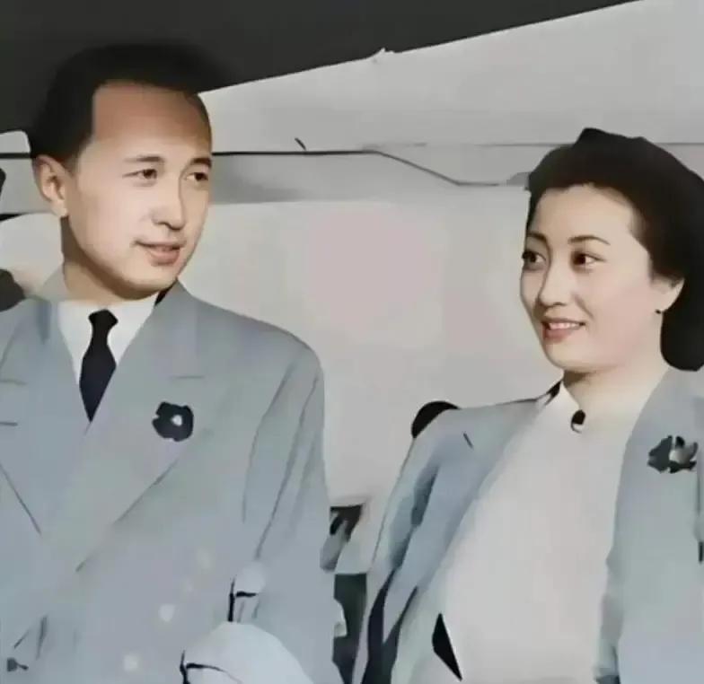 钱学森每天工作不超过八小时，不打夜班，哪怕手头急事也让秘书挡住电话。他早晨七点五