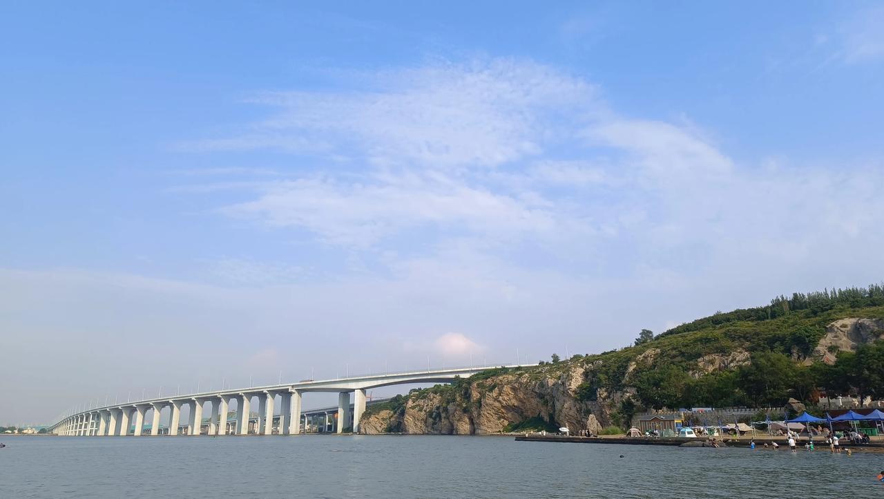 #记录生活困扰事#
一个暑假都在黄海“上海”，暑假前去过两次夏家河子，渤海湾脏是