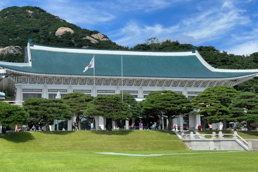 韩国总统室宣布将结束龙山时代，在圣诞节前后迁回传统总统府青瓦台。目前青瓦台的整修