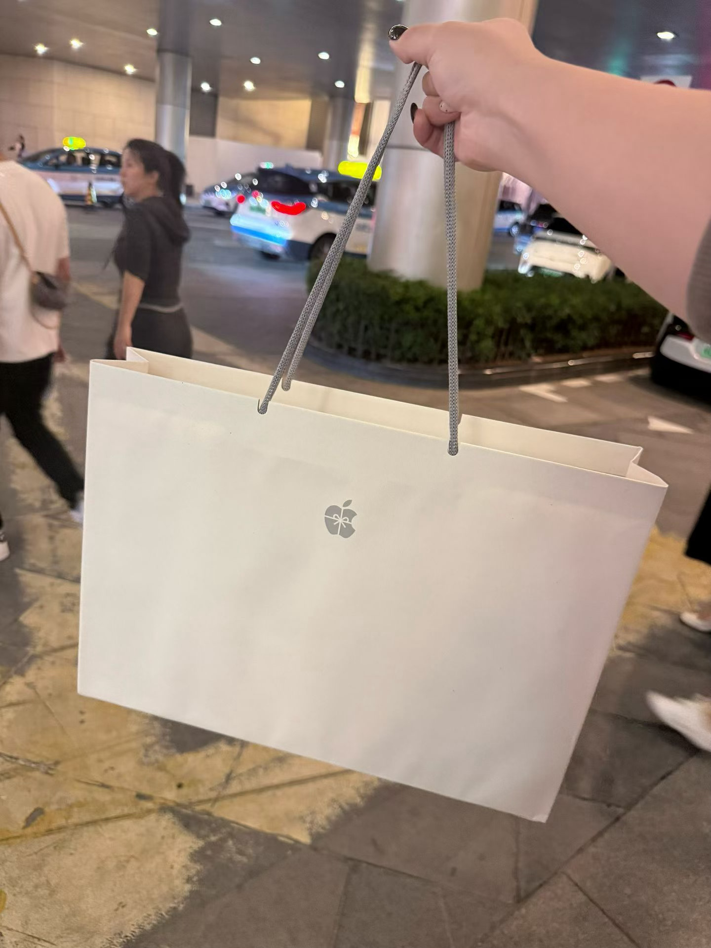 昨天深圳拍摄完新车小伙伴说笔记本有点卡于是乎就安排了～