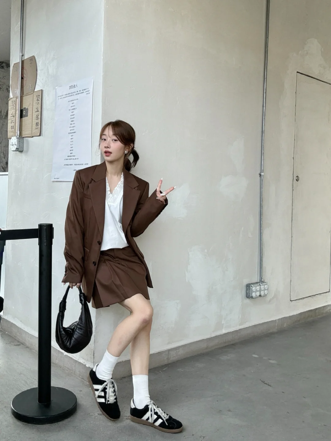 西装配球鞋👟