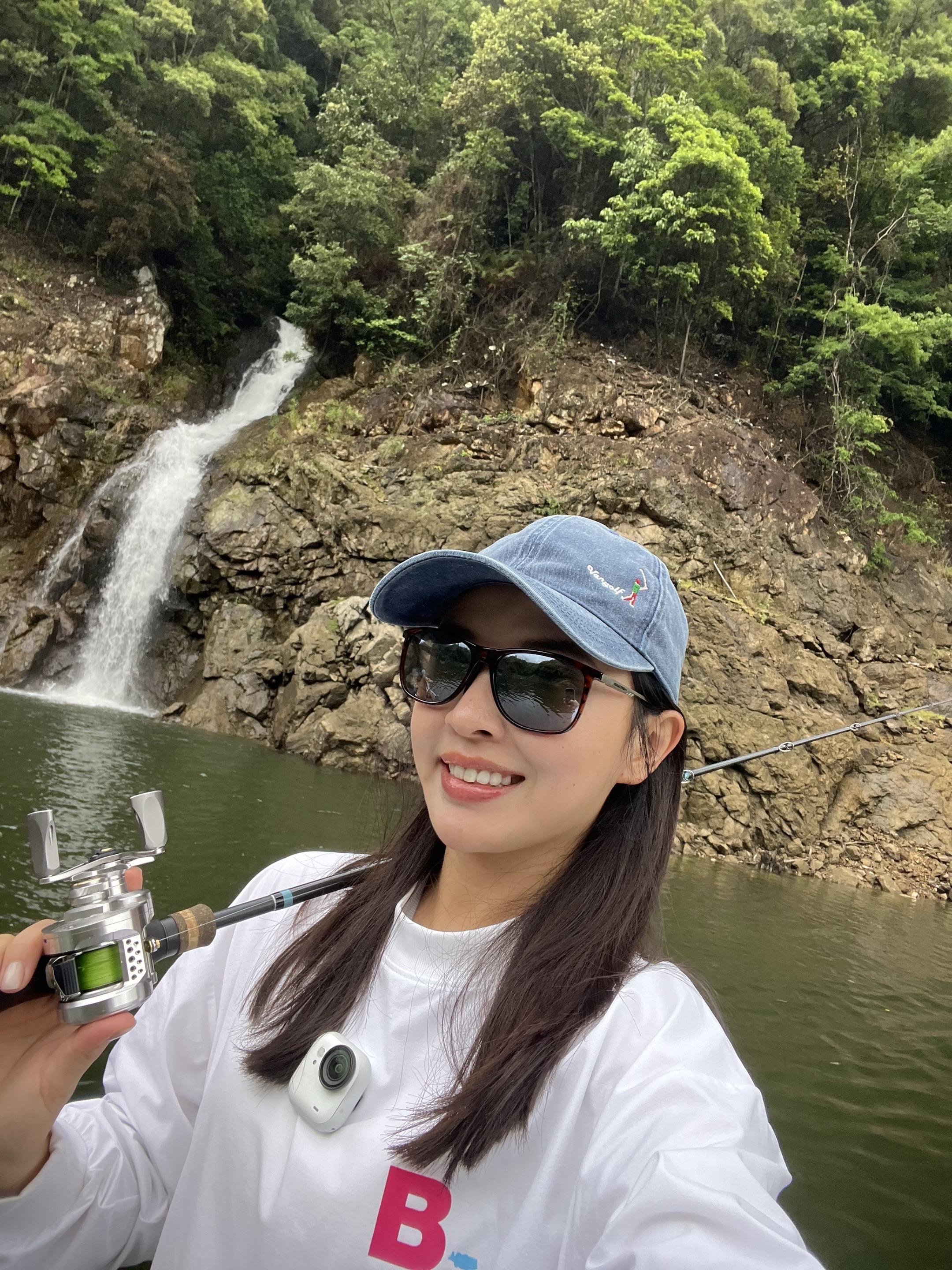 爱我的恨我的 都得排队，但是约我钓鱼的 可以插队！！！