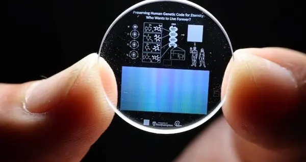 玻璃硬盘数据中心要来了！单块容量360TB、寿命138亿年