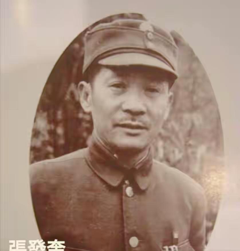 十大元帅五个是他带出来的兵，1955年授衔他却只能看报苦笑
 
1955年中南海