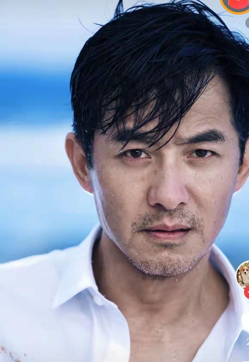 没想到郭晓东骨子里的这股男人味那么强烈，平日里只感觉郭晓东是那种温柔型男，没想到