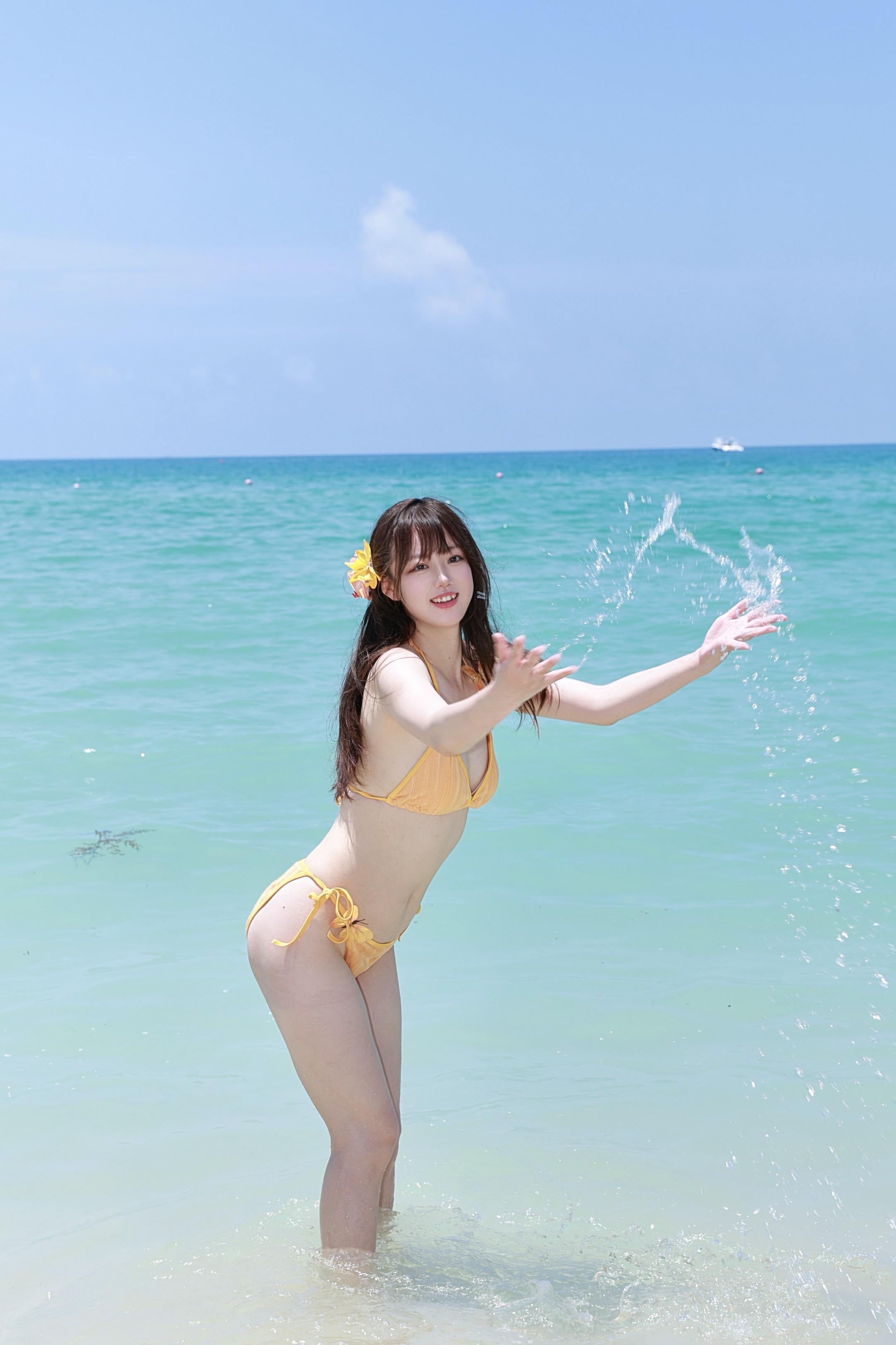 沙滩元气少女👙🌊📷💰😂。