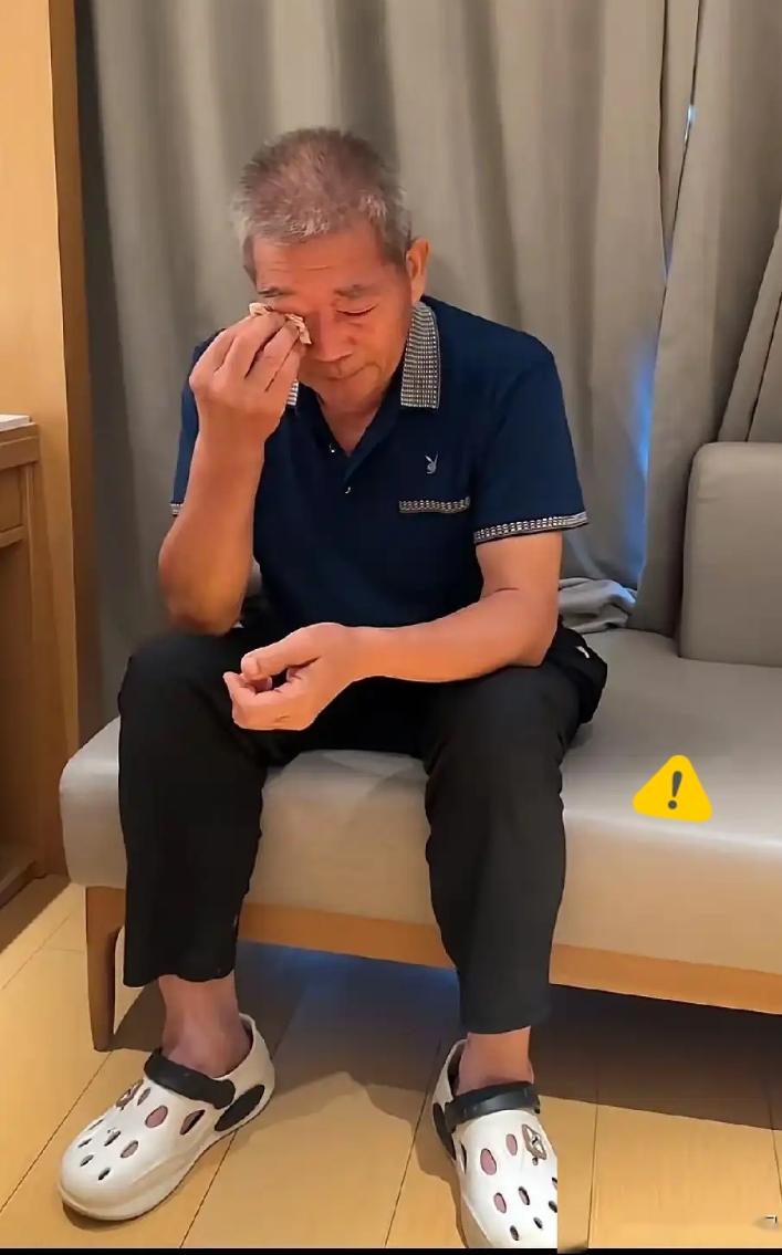 父亲节老黄首度坦白！
天赐离世并非车祸，隐藏六年的心酸无人知晓！
 
 
6月2