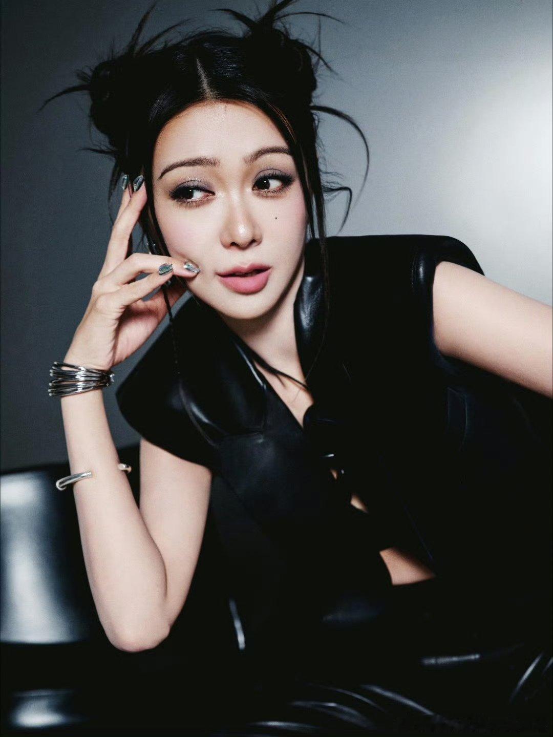 薛凯琪的美甲是限时特效吗薛凯琪美甲起到一个沙漏的作用本以为是精致造型点缀，没想到