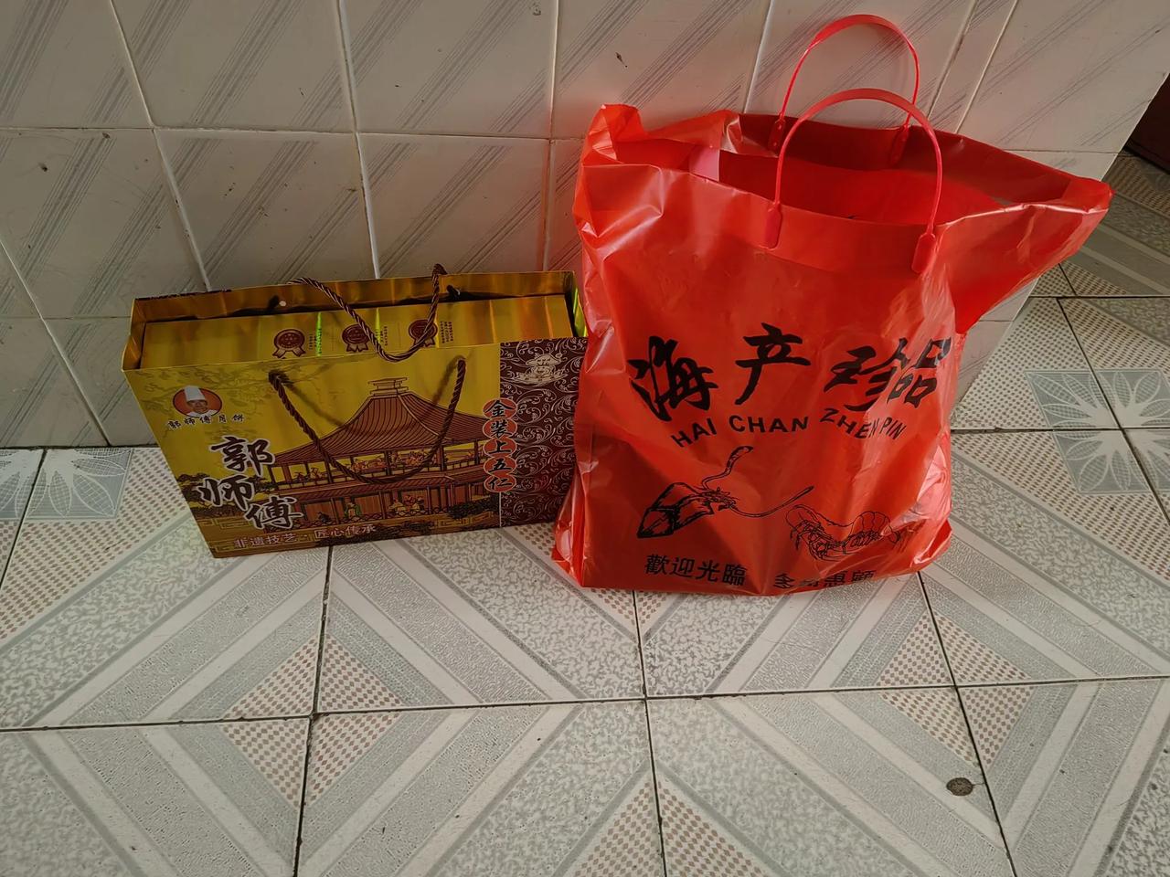 这个中秋过的，真没意思，实在不想去妯娌家吃饭，昨天老曾跟我说，中秋回老家吃饭，我