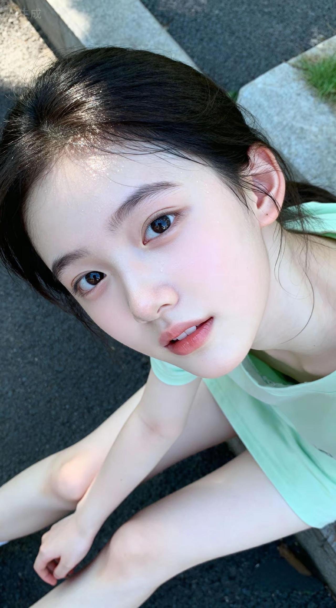 不着边际丞磊不要慌张 原相机无美颜 甜系女孩