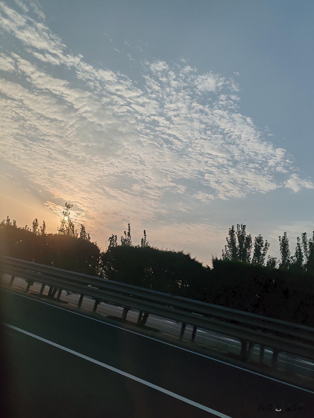 网友：

凌晨01：30从天津出发，原来7个半的车程，目前来开了6个小时，还有3