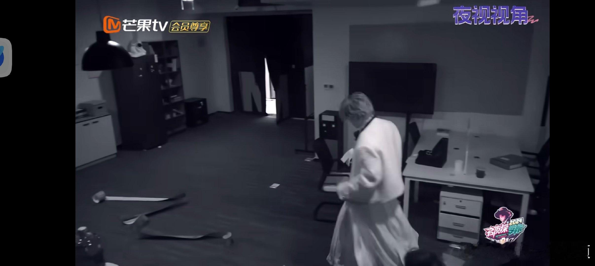 石凯在黑暗密室里的表现，让我对他的敬佩之情犹如滔滔江水，连绵不绝，这胆子也太大了