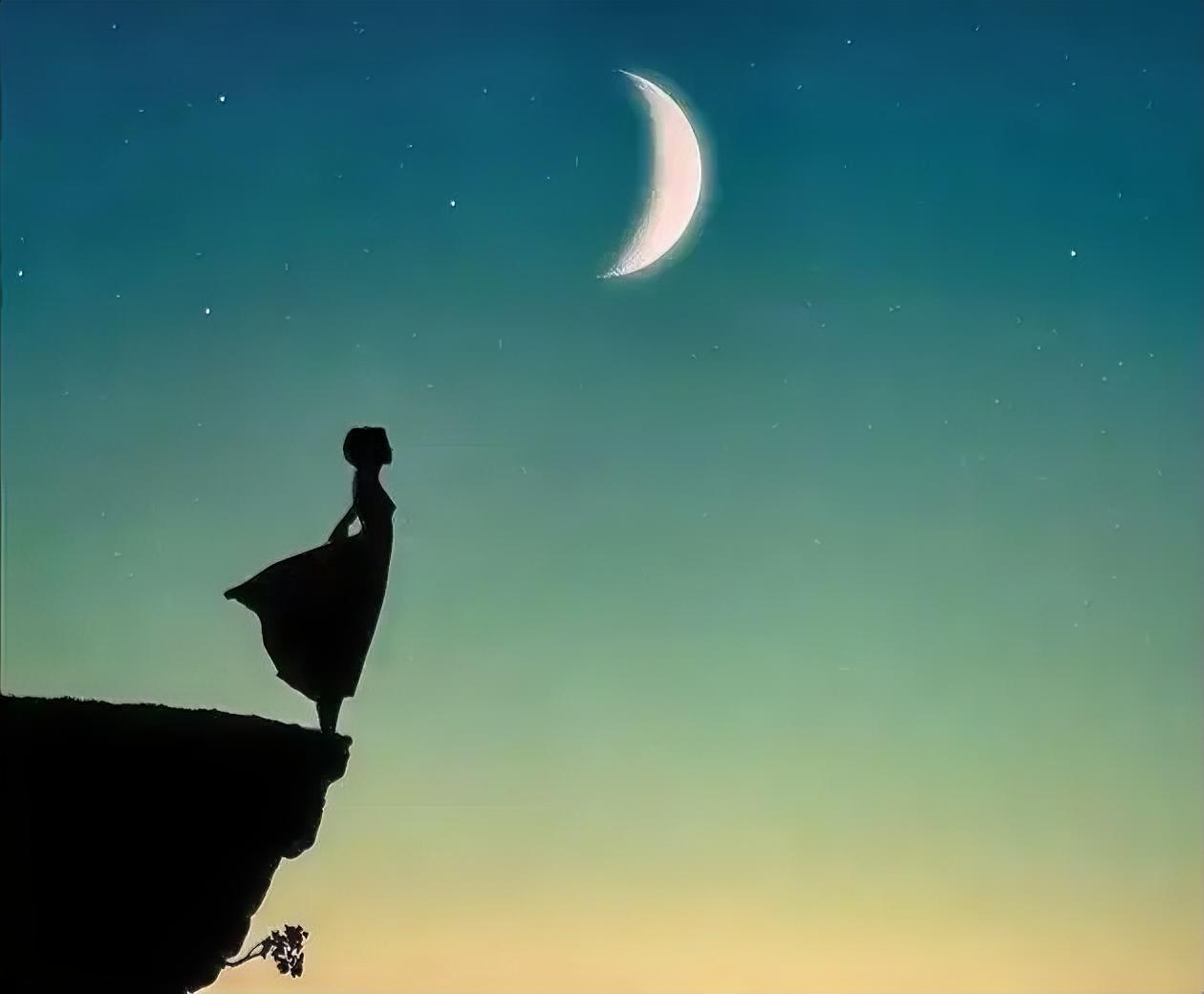 昨天与老师同行。讲起一个写作者闭门写小说，冲突点将要飚到高潮，主人公抡起斧子准备