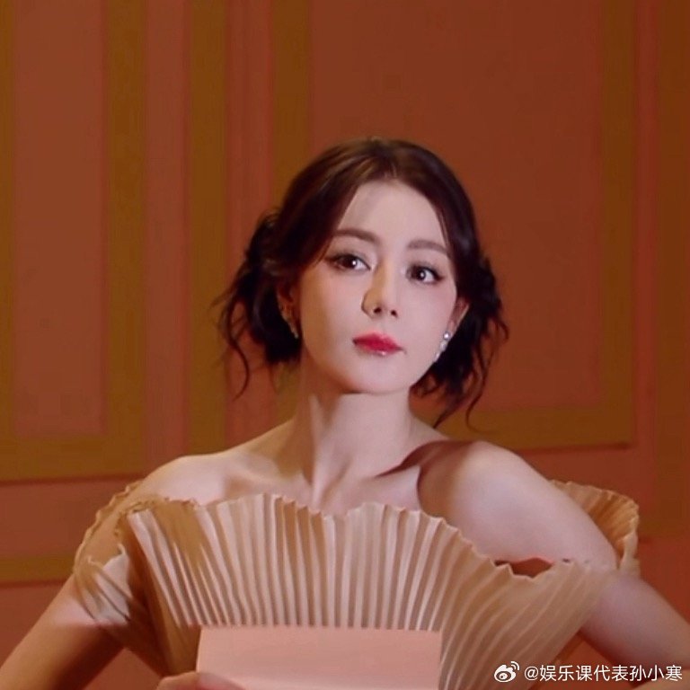 迪丽热巴无袖褶皱高定好美的宝宝迪丽热巴褶皱高定迪丽热巴