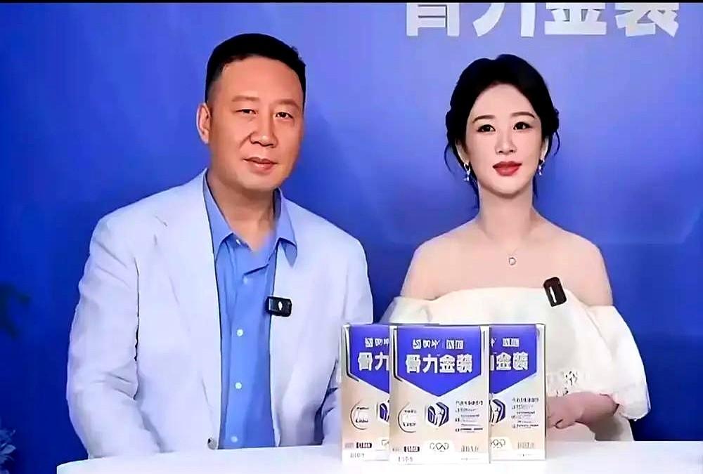 杨紫，那个能让所有合作男演员都爆红的顶流女星，三十好几了。
镜头外，她跟资本谈着