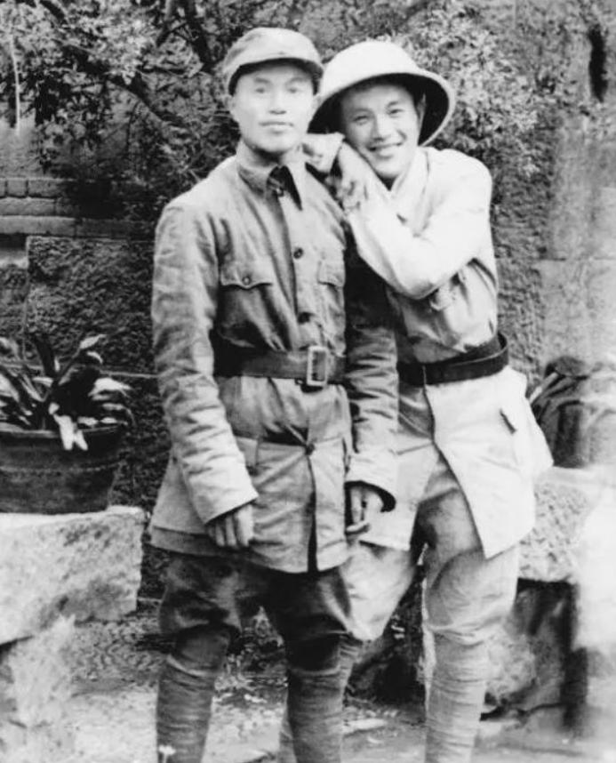 1944年，张力雄和皮定均的一张罕见合影，一人因公殉职，一人活到110岁，两人是