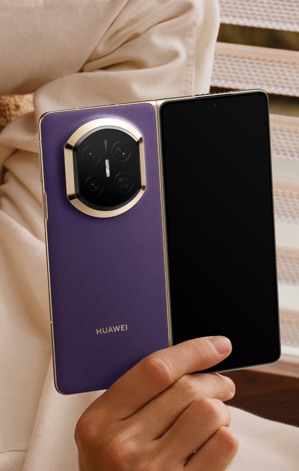 华为MateX7首发评测 有抢到的小伙伴吗，我太喜欢这个幻影紫了 