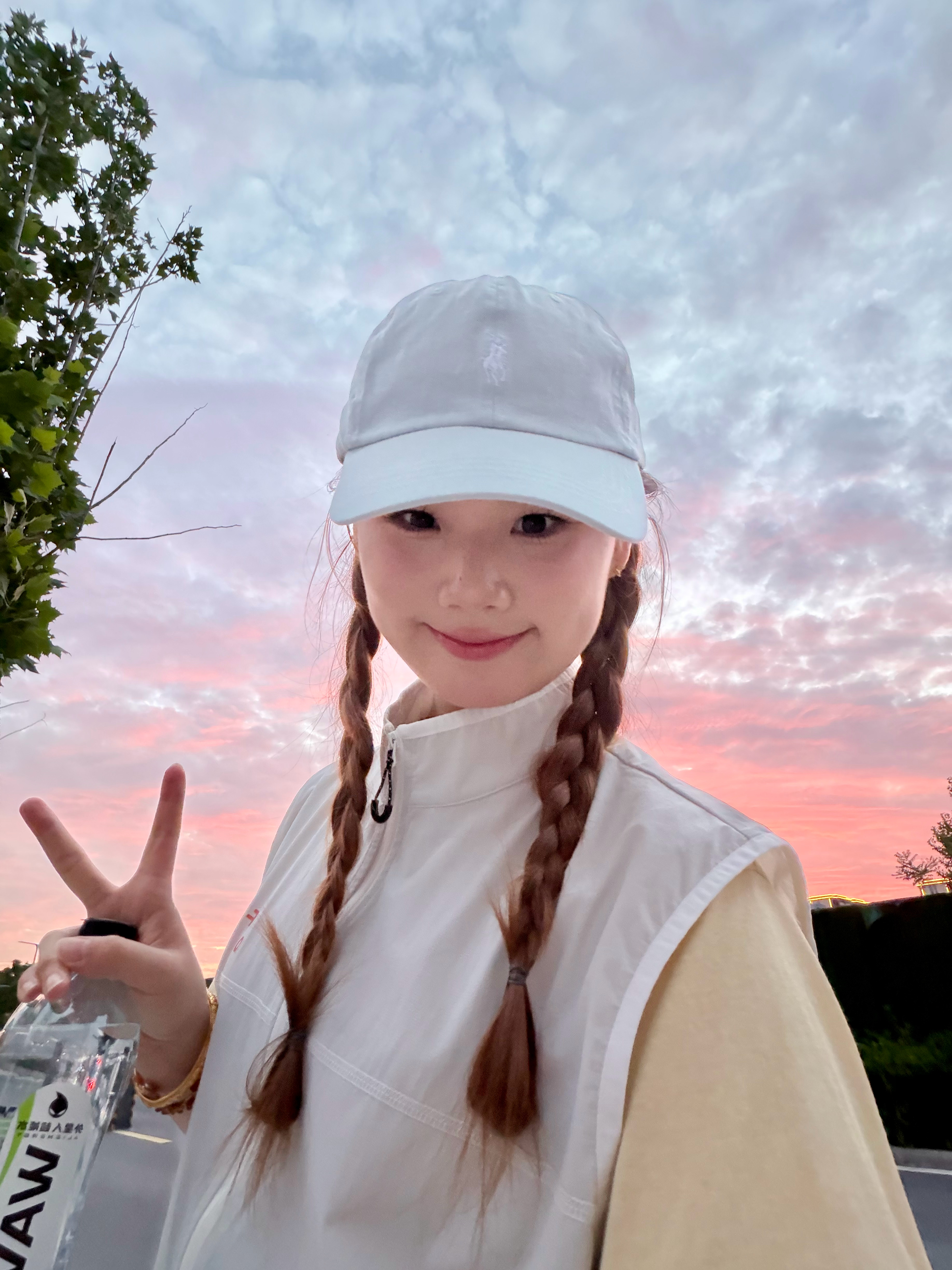 死心了💔还是想喝霸王茶姬，点了个轻因版，还是没睡着再也不敢了（今天下午火烧云可