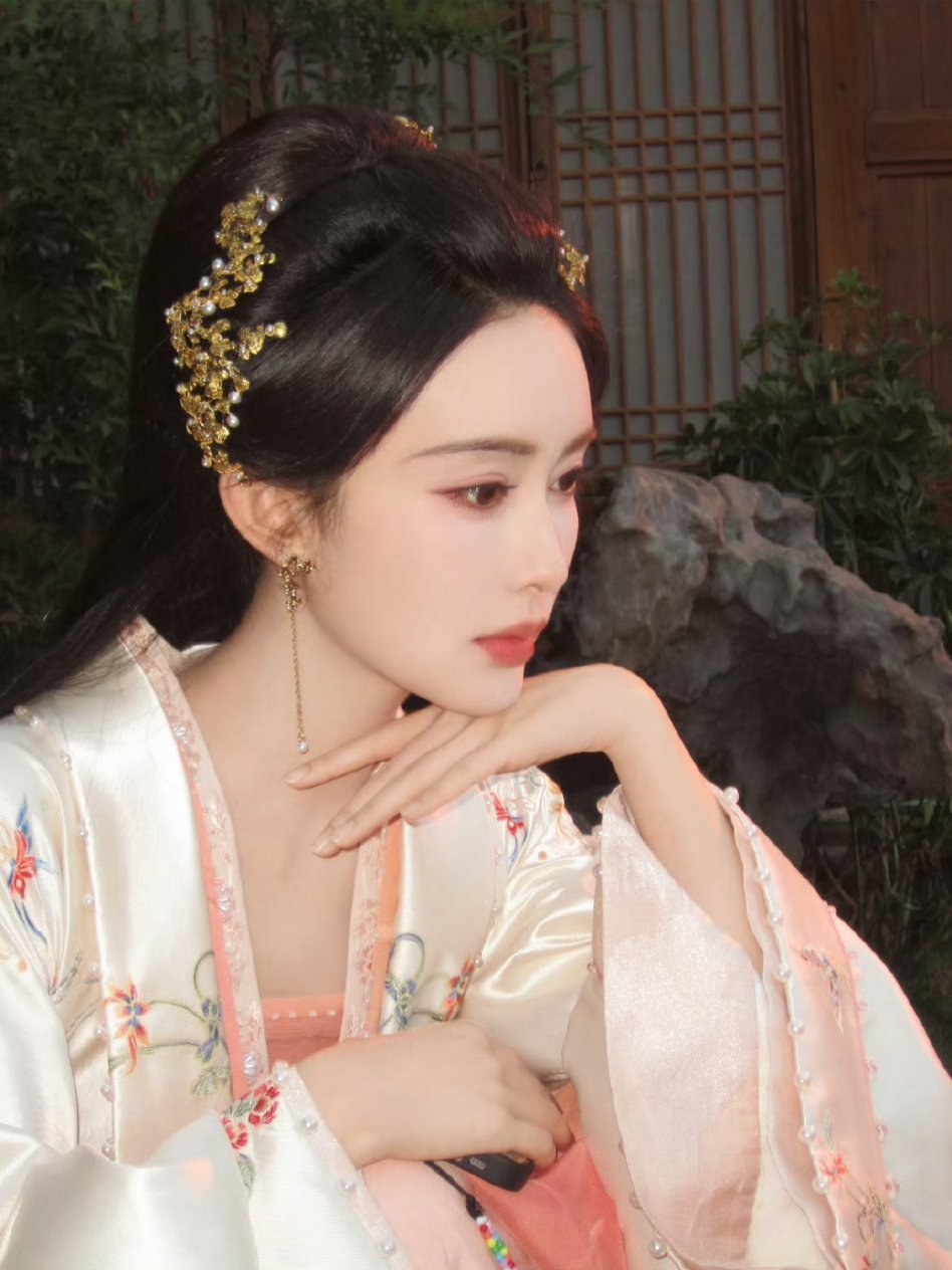 孟子义还有五部待播作品      从综艺里鲜活的显眼包，到荧幕上一个个鲜活的角色