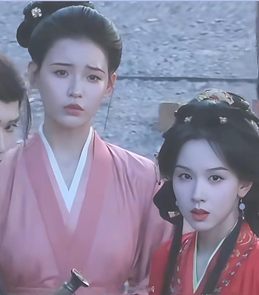 陈都灵背后这个扮演丫鬟角色的演员好惊艳呀，有谁知道她的名字吗？ 