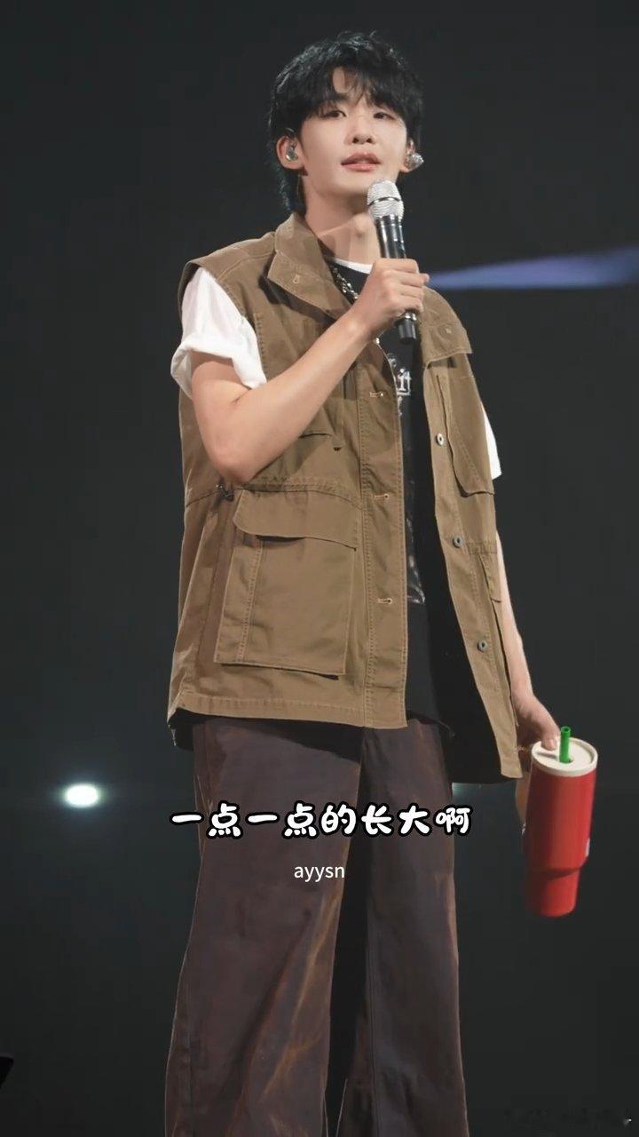 王赫野王赫野演唱会回应披哥说错话王赫野演唱会开直播 王赫野真男人🥺演唱会回应披