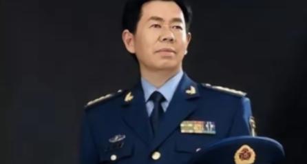 空军大校戴旭大声疾呼：“美国正在通过控制中国教育，培养亲美洋奴，其通过留学、发绿