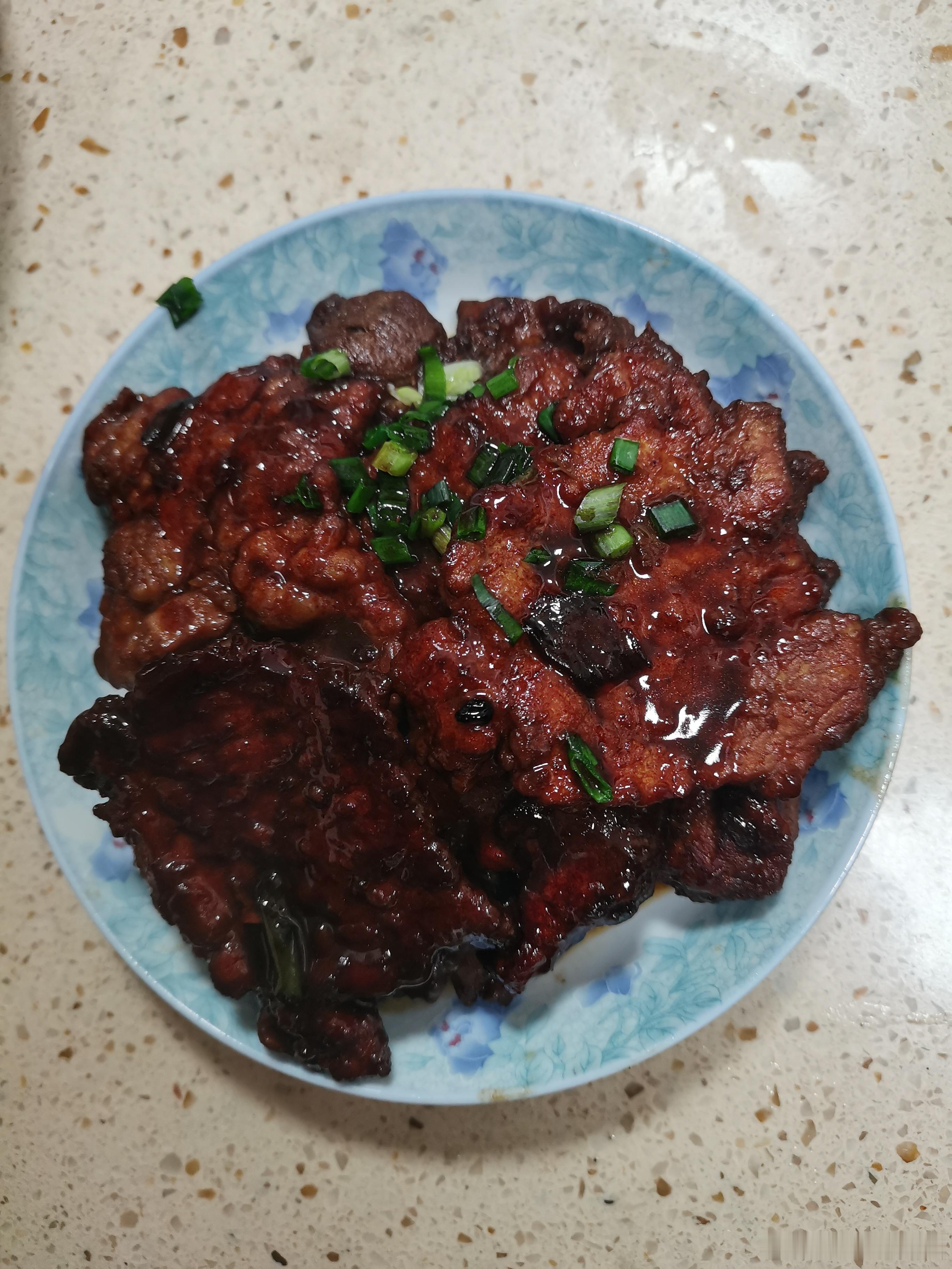 每日一餐分享第二次尝试做大排，上次的，小马说太大了，导致吃相太难看，这次每块一切