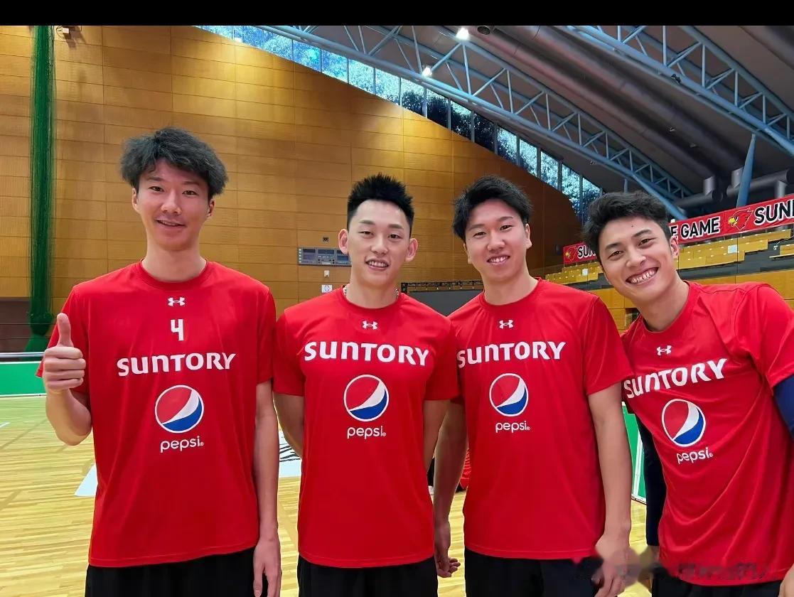 #国际排坛动态# 
 俞元泰抵达日本三得利太阳鸟俱乐部。日本男排联赛明日开打，按