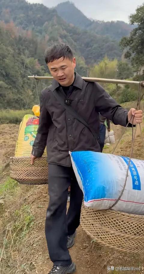 毛小欣，湖南常德石门县磨市镇80后农民，抖音助农主播，人称“山货郎”，全网粉丝超