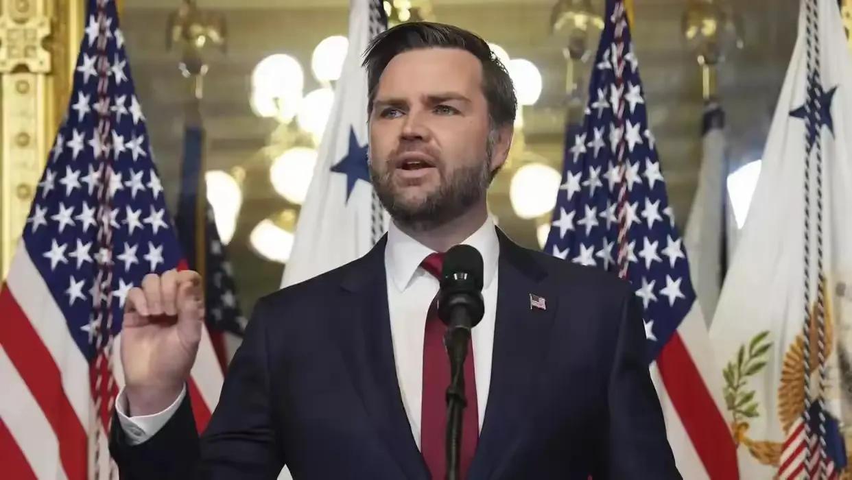 彻底反转！美国突然叫停乌军进攻，万斯一句话戳穿拜登当年战略大错。

大家有没有发