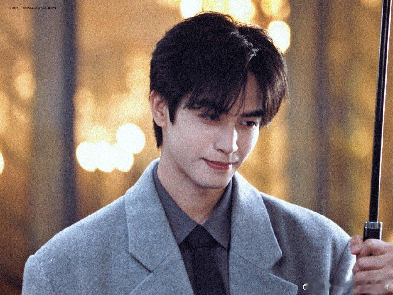 终于懂了为什么大家喜欢宋威龙十年星途起落，他始终温柔如初。细节藏善意，事事为他人